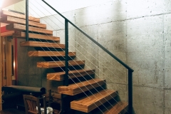 Single stringer staircase