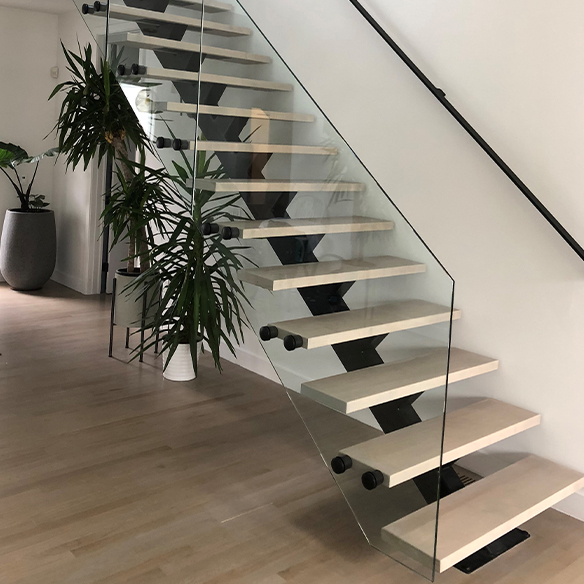 Single Stringer Straight Staircase with Glass Railing